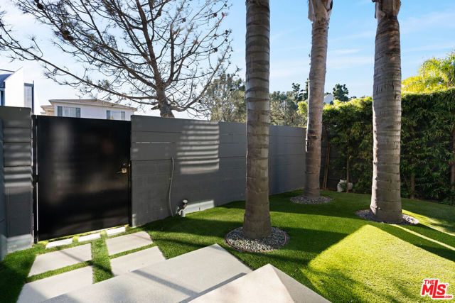 303 Venice Way photo 3