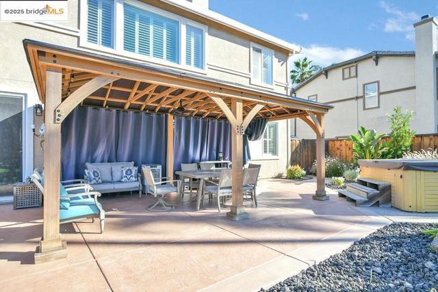 596 Toscanna Court, Brentwood CA: https://media.crmls.org/mediaz/54822329-1dfd-4670-b576-6355fbe78a38.jpg