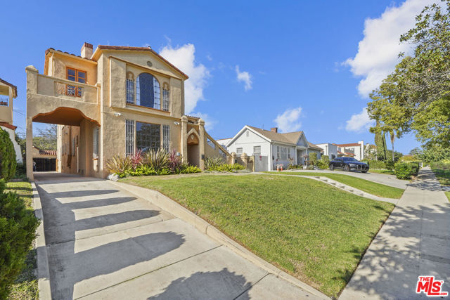 1143 S Rimpau Boulevard, Los Angeles CA: https://media.crmls.org/mediaz/5482735e-e997-4bfc-bd62-31ca5486ed00.jpg