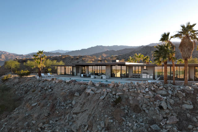 71270 Oasis Trail, Palm Desert CA: https://media.crmls.org/mediaz/54828992-babd-4da7-b7a8-24096ccb09d0.jpg