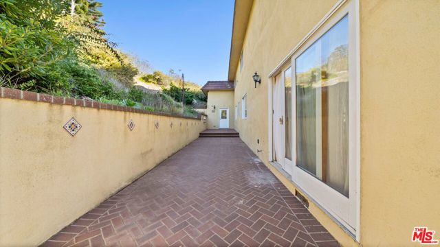 6461 Chartres Drive, Rancho Palos Verdes, California 90275, 4 Bedrooms Bedrooms, ,4 BathroomsBathrooms,Residential,For Sale,Chartres,25489123