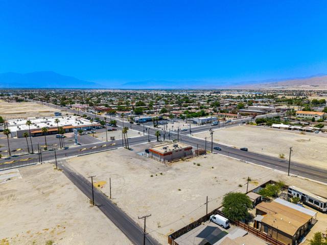 83037 Ave 44, Indio CA: https://media.crmls.org/mediaz/5482e7d4-169c-4b25-b0a6-697065c3bda3.jpg