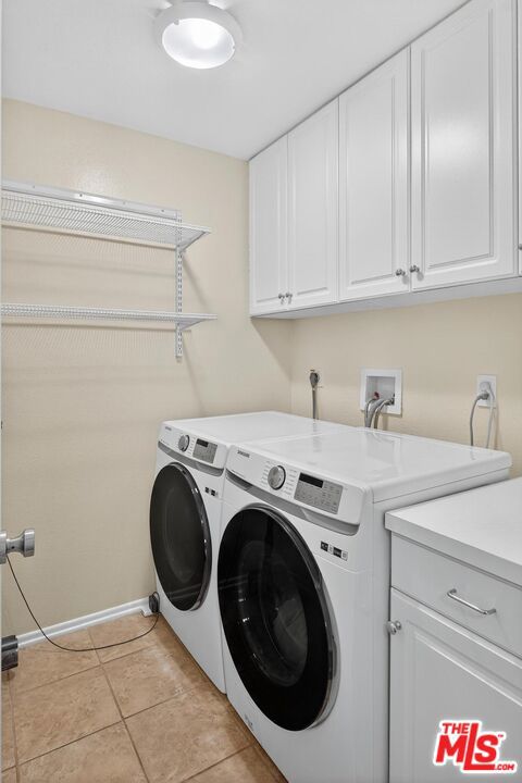 315 N Swall Drive, Beverly Hills CA: https://media.crmls.org/mediaz/5482ef33-ee8a-43ce-bbc9-62855703da9c.jpg
