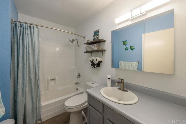 Image 7 of 17 For 391 Emerald Avenue  12