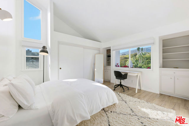 30830 Broad Beach Road, Malibu CA: https://media.crmls.org/mediaz/548330a6-921c-4353-8dbb-aaad061f2761.jpg