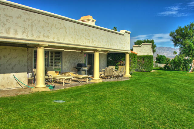 378 Desert Falls E Drive, Palm Desert CA: https://media.crmls.org/mediaz/54838c3d-c0b1-4336-a0d0-69cbf1b01523.jpg