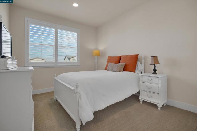 5498 Monte Vista Way, Antioch CA: https://media.crmls.org/mediaz/54838ed5-4663-48b4-8710-0cb9b351ce63.jpg