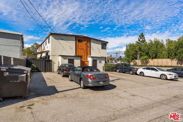 7559 Whitsett Avenue photo 8