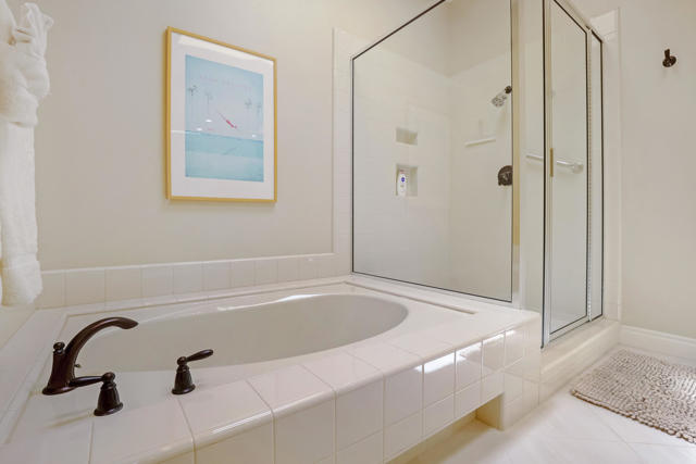 425 Desert Holly Drive, Palm Desert CA: https://media.crmls.org/mediaz/548420dd-4396-4fe5-85a1-ab13c553374f.jpg