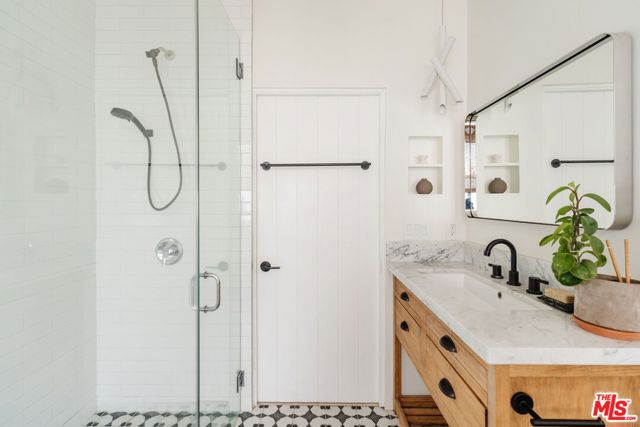 4128 Baywood Street, Los Angeles CA: https://media.crmls.org/mediaz/54847221-25e4-4a06-9b49-5bcdc7660bc1.jpg