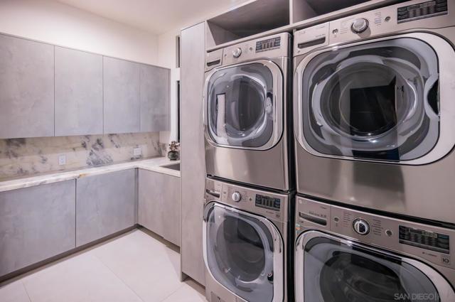 3240 Piragua St, Carlsbad CA: https://media.crmls.org/mediaz/5485de75-deae-4558-9da4-fef710ffc0dc.jpg