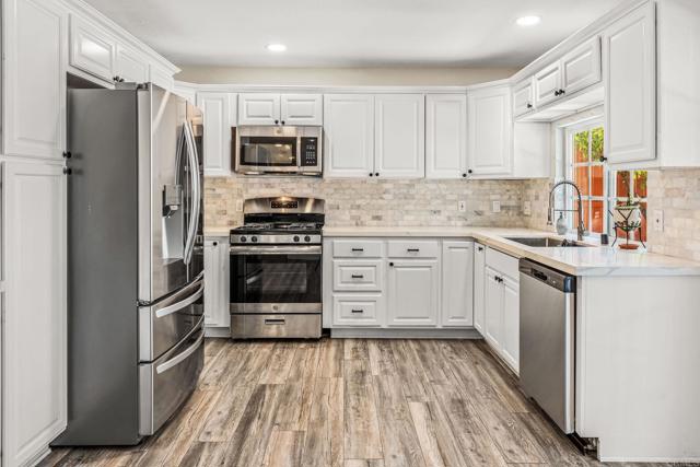 Detail Gallery Image 9 of 25 For 4136 Lynette Cir, Oceanside,  CA 92056 - 3 Beds | 2 Baths