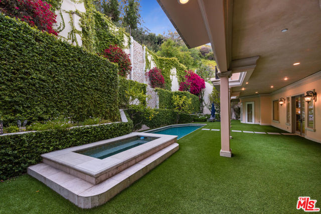 1455 Robmar Drive, Beverly Hills CA: https://media.crmls.org/mediaz/5485ea2c-379c-441f-9a21-709a3226790a.jpg