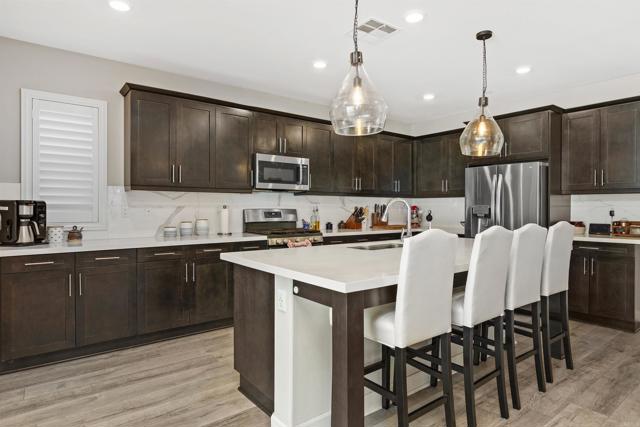 Detail Gallery Image 12 of 49 For 21711 Deer Grass Dr, Escondido,  CA 92029 - 4 Beds | 3/1 Baths