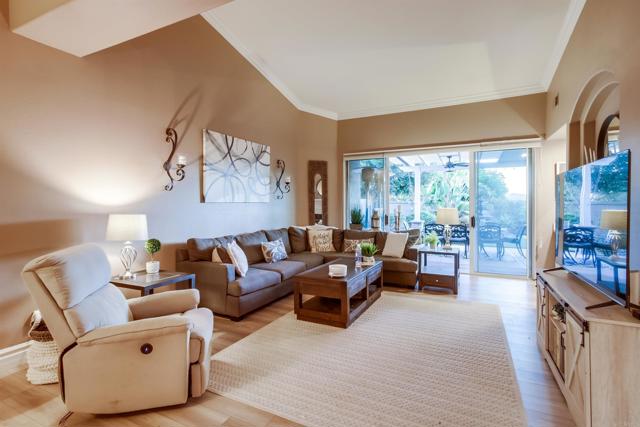 375 Camino Bailen, Escondido CA: https://media.crmls.org/mediaz/5486c2b9-984d-41cb-bc22-07fd2487d704.jpg