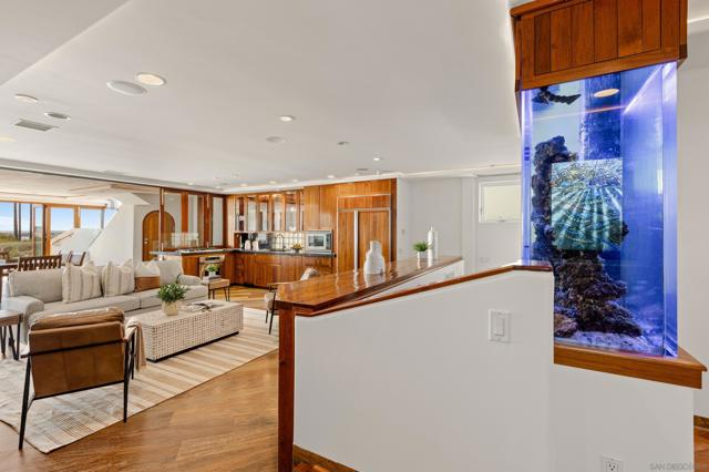 2617 Ocean Front Walk, San Diego CA: https://media.crmls.org/mediaz/54875aa6-0b36-4680-a7fd-2228fb7ebe4f.jpg