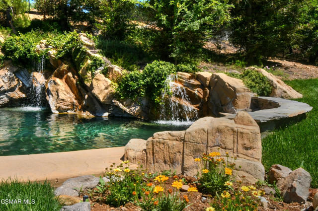 29677 Mulholland Highway, Agoura Hills CA: https://media.crmls.org/mediaz/5487f28f-aa75-4b65-b52b-8ff4660018ee.jpg
