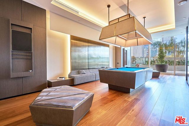 889 Francisco Street, Los Angeles CA: https://media.crmls.org/mediaz/5488820f-0de7-4c42-8e4f-e55cb35d2f95.jpg