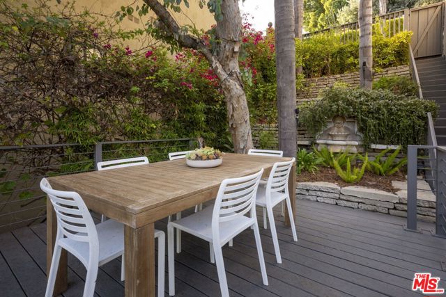 5692 Holly Oak Drive, Los Angeles CA: https://media.crmls.org/mediaz/5488c86d-70ec-4ac4-90fc-1e7837f66bd9.jpg