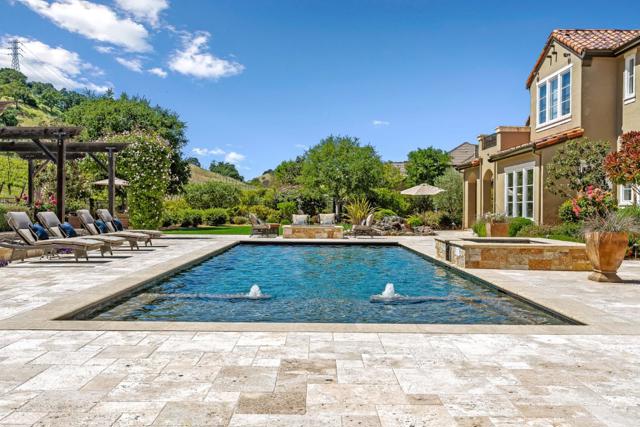 1405 Lakeview Court, San Martin CA: https://media.crmls.org/mediaz/5488e268-d5f4-4a06-96a6-de832ef71e02.jpg