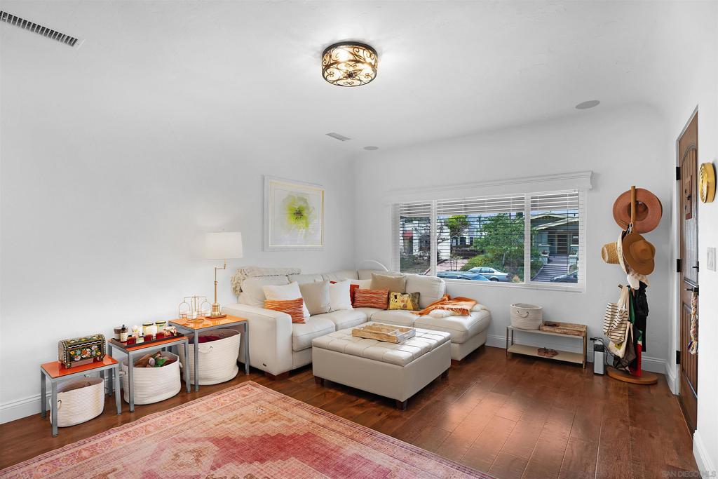 MLS #250035692SD img 8