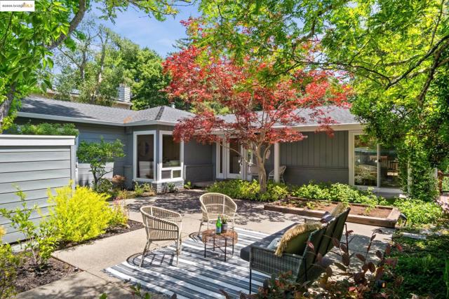 184 Lombardy Ln, Orinda CA: https://media.crmls.org/mediaz/54896f33-3d2b-4d5a-ab41-6a486f8d5893.jpg
