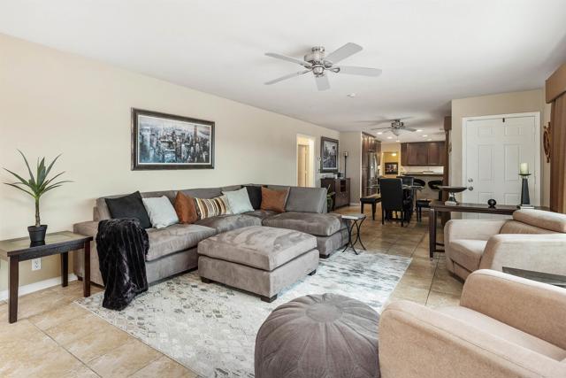 220 Journeys End, Vista CA: https://media.crmls.org/mediaz/5489997d-1496-4f0e-a68d-d4688edbcb60.jpg