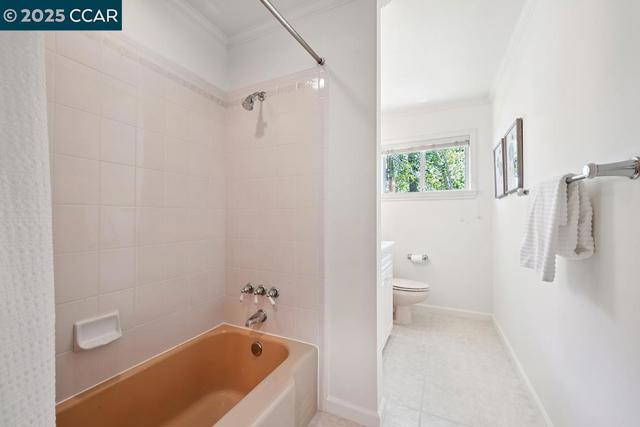 4 Harold Dr, Moraga CA: https://media.crmls.org/mediaz/5489e223-29d5-48de-8bed-c93ef6e6af6e.jpg