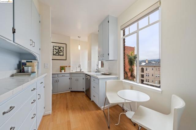 492 Staten Ave, Oakland, California 94610, 2 Bedrooms Bedrooms, ,2 BathroomsBathrooms,Condominium,For Sale,Staten Ave,41065554