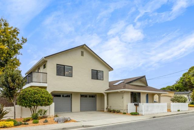 303 Del Robles Avenue, Monterey CA: https://media.crmls.org/mediaz/548a8b92-09b2-4d50-b5b6-ef7c84aca802.jpg