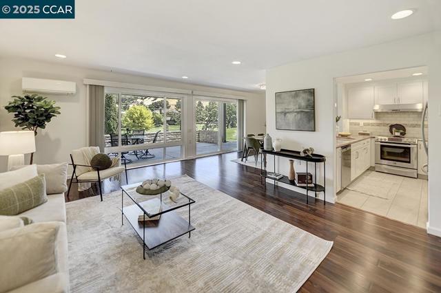 3136 Tice Creek Dr, Walnut Creek CA: https://media.crmls.org/mediaz/548ab0df-0d0a-4cfe-a183-a51ebdae0f7b.jpg