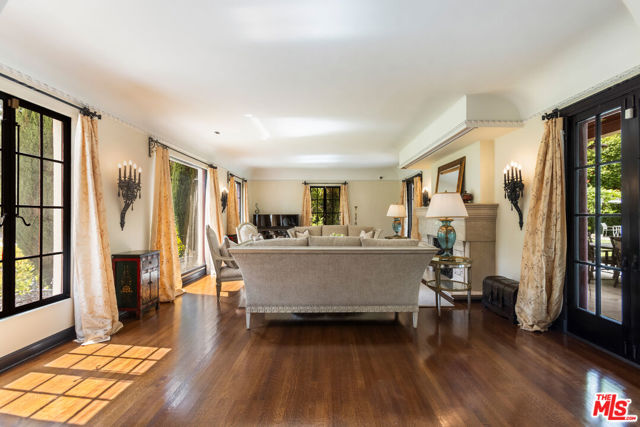 2086 S Oak Knoll Avenue, San Marino CA: https://media.crmls.org/mediaz/548af8a4-a6b3-4391-9128-75457f3384a8.jpg