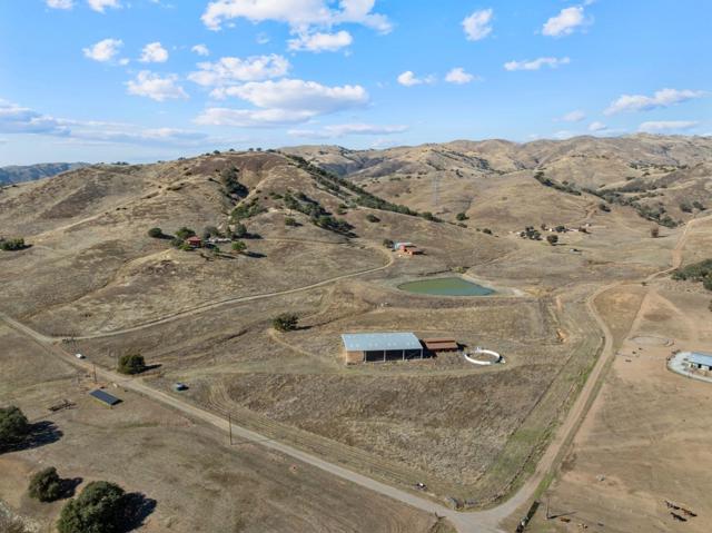 20101 Panoche Road, Paicines CA: https://media.crmls.org/mediaz/548b5716-fbb4-45c0-8d02-24296ff841f3.jpg