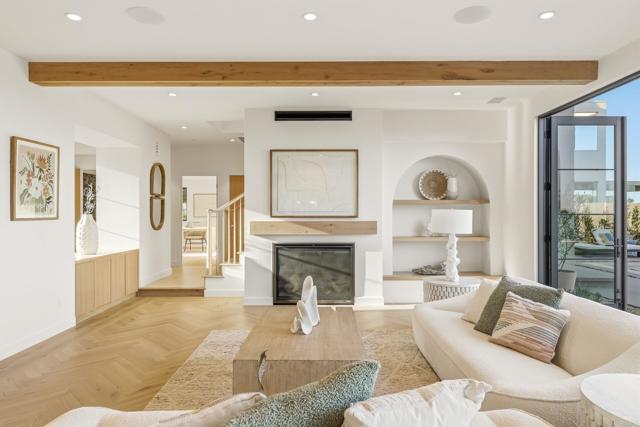 Detail Gallery Image 9 of 72 For 8341 La Jolla Scenic Dr, La Jolla,  CA 92037 - 5 Beds | 5/1 Baths