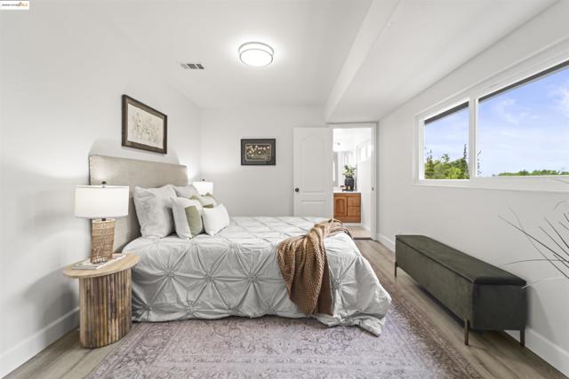 2326 D St, Hayward CA: https://media.crmls.org/mediaz/548ba1e8-c3f8-4c72-a4e5-fac969eae135.jpg