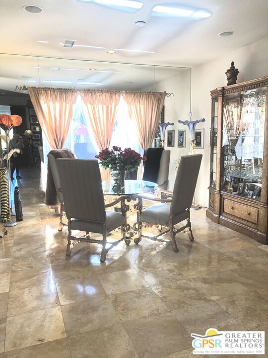18 Calais Circle, Rancho Mirage CA: https://media.crmls.org/mediaz/548bdd3e-8d1e-4f0b-935c-c4d78a41c8f8.jpg