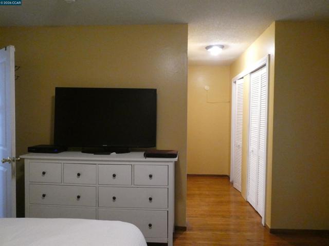 Image 27 of 43 For 2908 Sargent Ave