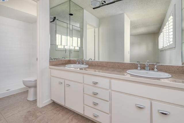 5644 ALHAMBRA HILLS CT, Martinez CA: https://media.crmls.org/mediaz/548cde38-c9c0-40cd-837f-bc596258c2f3.jpg