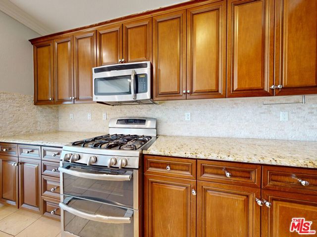 19320 Carranza Lane, Santa Clarita CA: https://media.crmls.org/mediaz/548ce2ef-72a2-4b64-b9bb-fcb9909b18ff.jpg