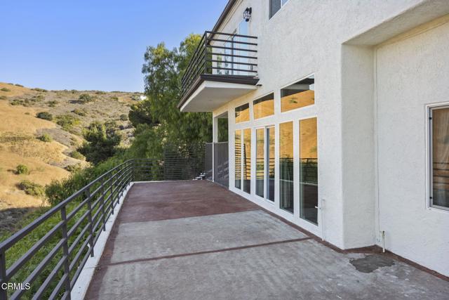 40 Saddlebow Road, Bell Canyon CA: https://media.crmls.org/mediaz/548df32d-ba4a-48d7-a33e-efef9c9eb3e3.jpg