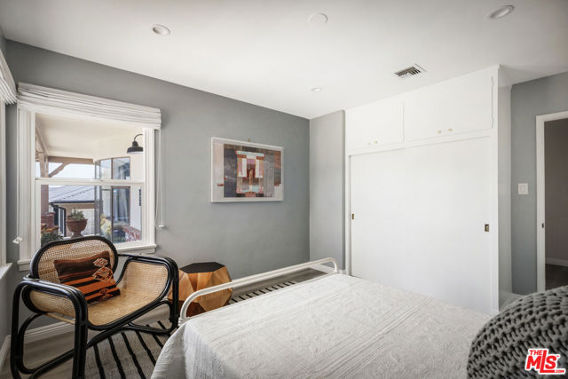 1142 Arbor Dell Road, Los Angeles CA: https://media.crmls.org/mediaz/548e08b5-5187-4d45-b1e4-178b14ccc432.jpg