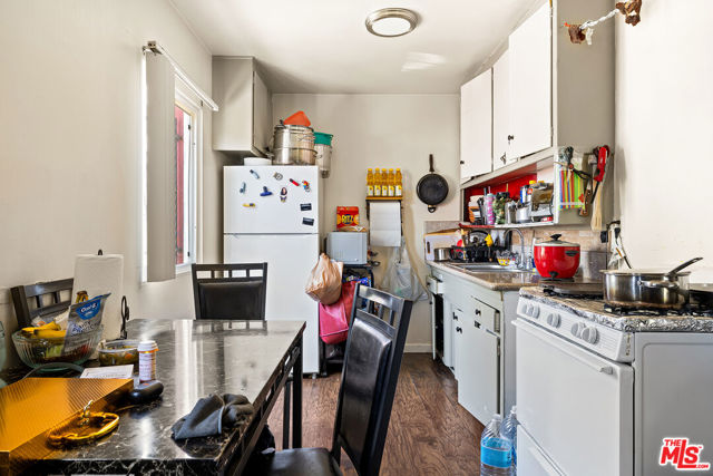 700 N Dillon Street, Los Angeles CA: https://media.crmls.org/mediaz/548e1bf8-ddfa-48aa-abdb-7b919d3bc5d7.jpg
