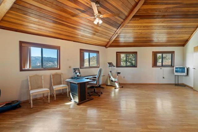 20101 Panoche Road, Paicines CA: https://media.crmls.org/mediaz/548e6093-8dc0-44a1-8a11-0fa5060b6641.jpg