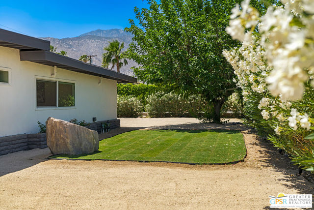 1405 E Tachevah Drive, Palm Springs CA: https://media.crmls.org/mediaz/548e66bd-517d-4277-b905-aaa8e533e5f1.jpg