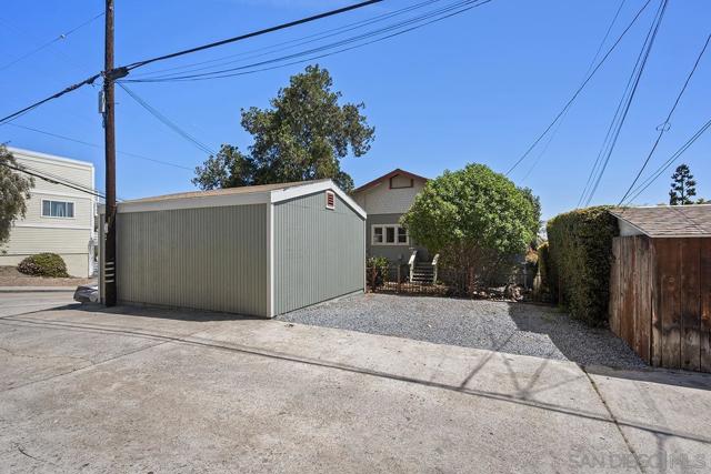 1821 25 Cypress Ave, San Diego CA: https://media.crmls.org/mediaz/548ecb0e-4490-4260-95c1-a60797b04b2f.jpg
