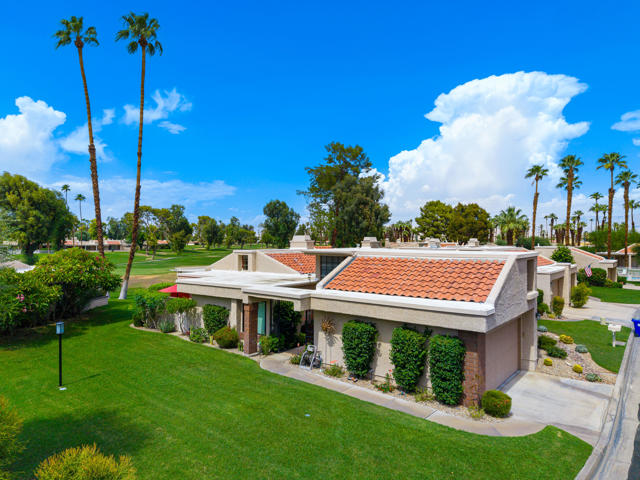 35983 Paseo Circulo E, Cathedral City CA: https://media.crmls.org/mediaz/548f03a4-fe32-47e9-9947-54cbe7e7dad3.jpg