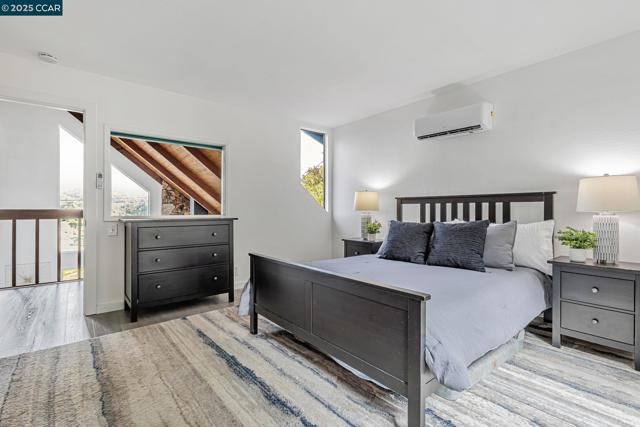 290 Olympian Way, Pacifica CA: https://media.crmls.org/mediaz/548f32a5-eda0-43e1-9db8-d7cb2291d29a.jpg
