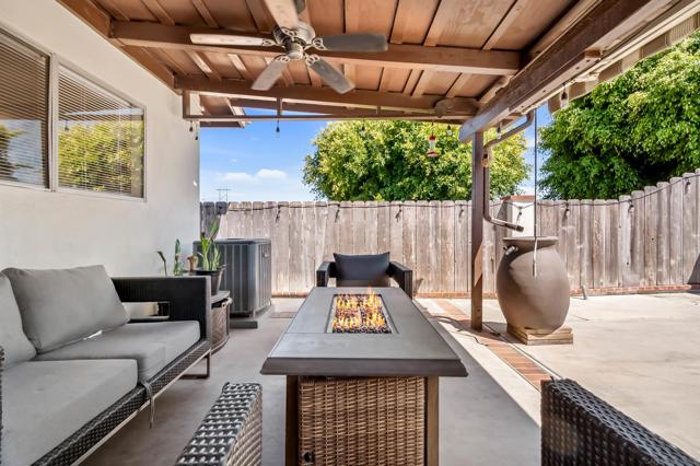 3719 Balboa Drive, Oceanside CA: https://media.crmls.org/mediaz/548f389e-dfda-406d-b764-daebb8a0134c.jpg