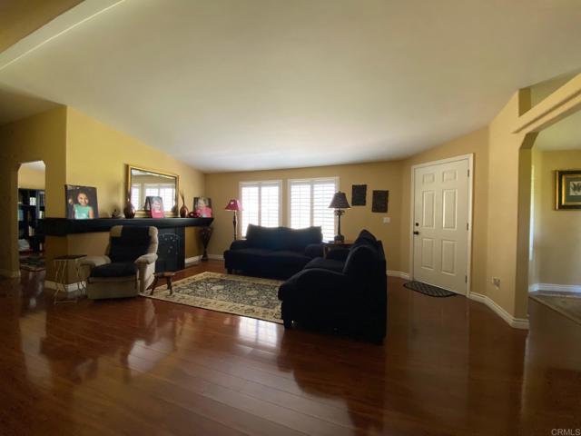 11851 Riverside Dr, Lakeside CA: https://media.crmls.org/mediaz/548f53d7-72d0-488a-ae44-429032c7cbed.jpg