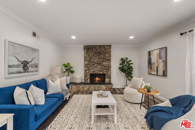 19714 Galway Avenue, Carson CA: https://media.crmls.org/mediaz/548f592e-cd80-490a-afdf-b57551289c68.jpg